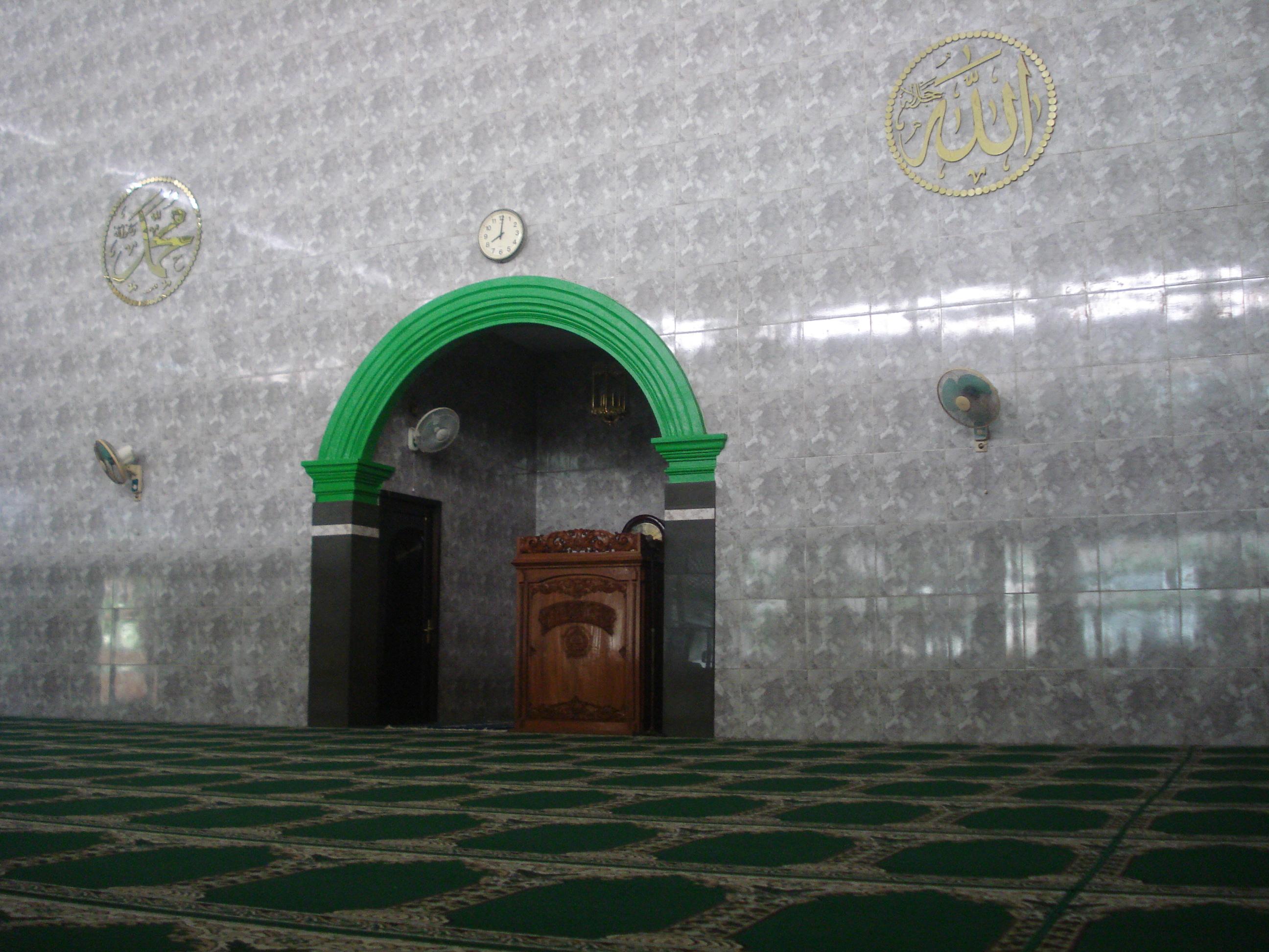 Masjid  Fathullah Ciputat Tangerang Selatan Sajadah Panjang