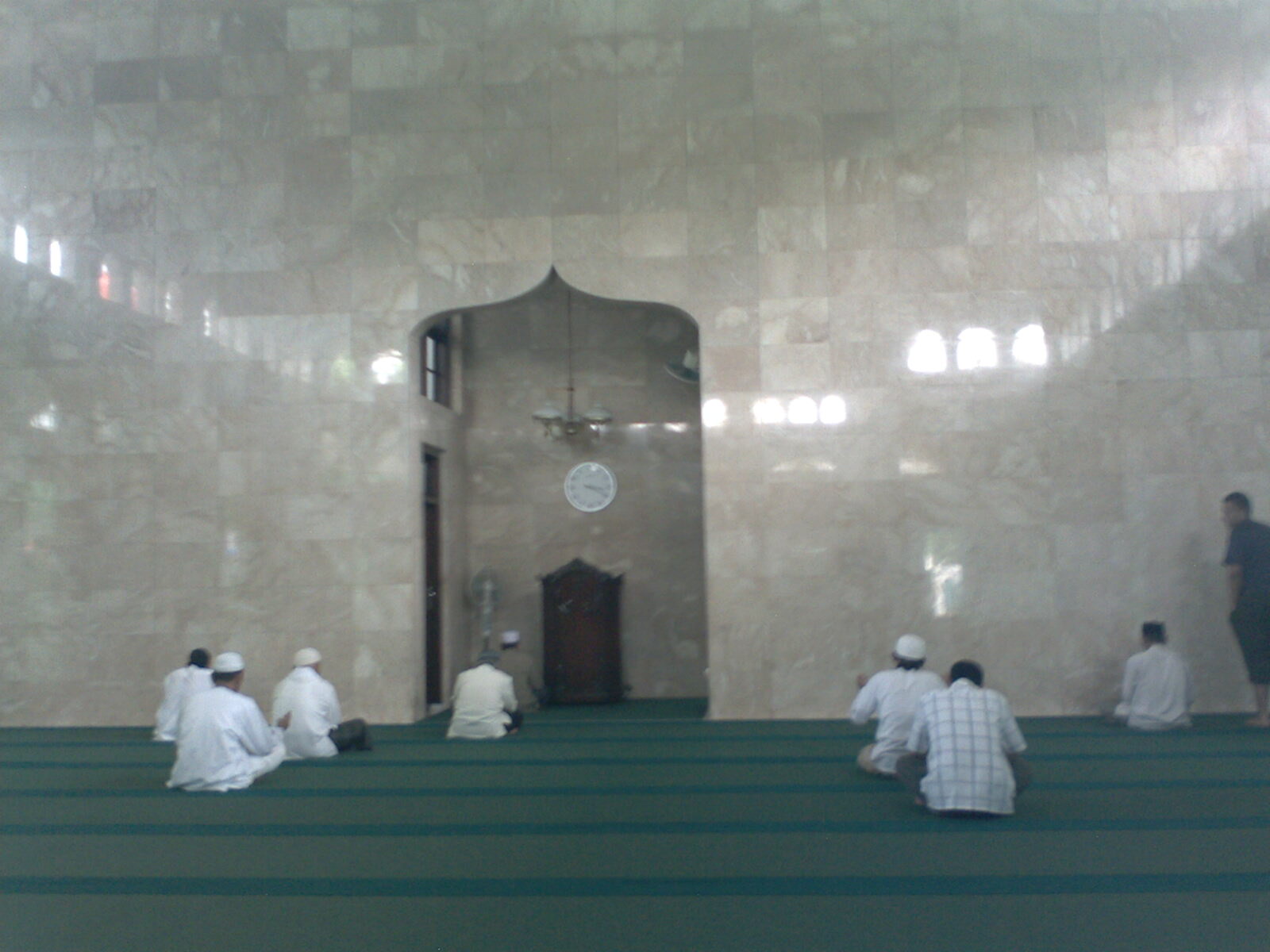  Masjid  Annur Pancoran Jakarta Sajadah Panjang